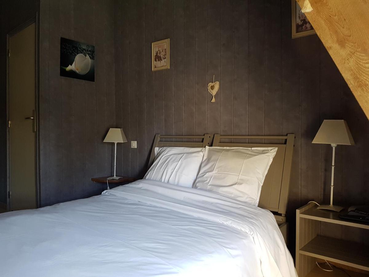 Logis Relais Des Cailleres Hotel Saint Pavace Exterior foto