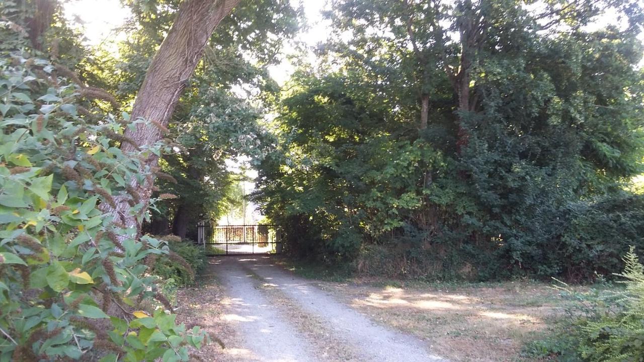 Logis Relais Des Cailleres Hotel Saint Pavace Exterior foto